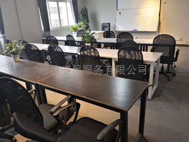 武汉男子和邻居发生冲突，怕灭门雇武汉专业保镖