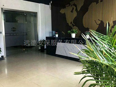 武汉某职业学院欲合作私人保镖公司，以增强校园安全